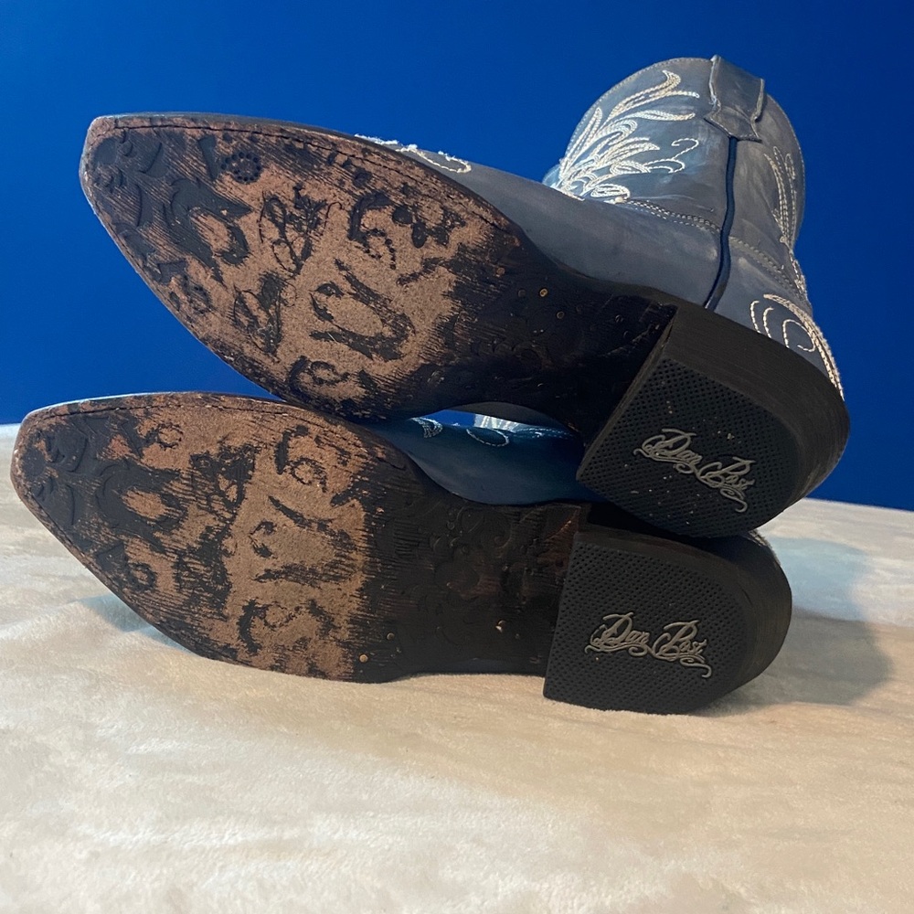 Gorgeous 😍 Dan Post Ladies Blue Cowboy Boots with White Embroidery Size 7 or 7.5 - Picture 10 of 16